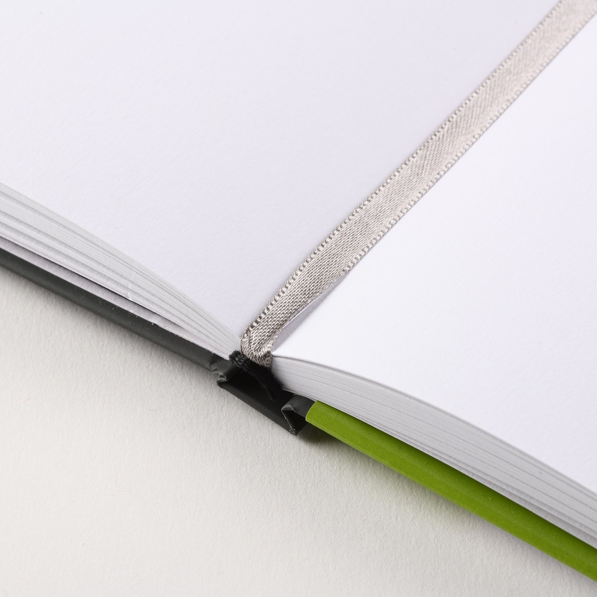 Graduate luonnoskirja Drawing 27,9x35,6cm 160g(104