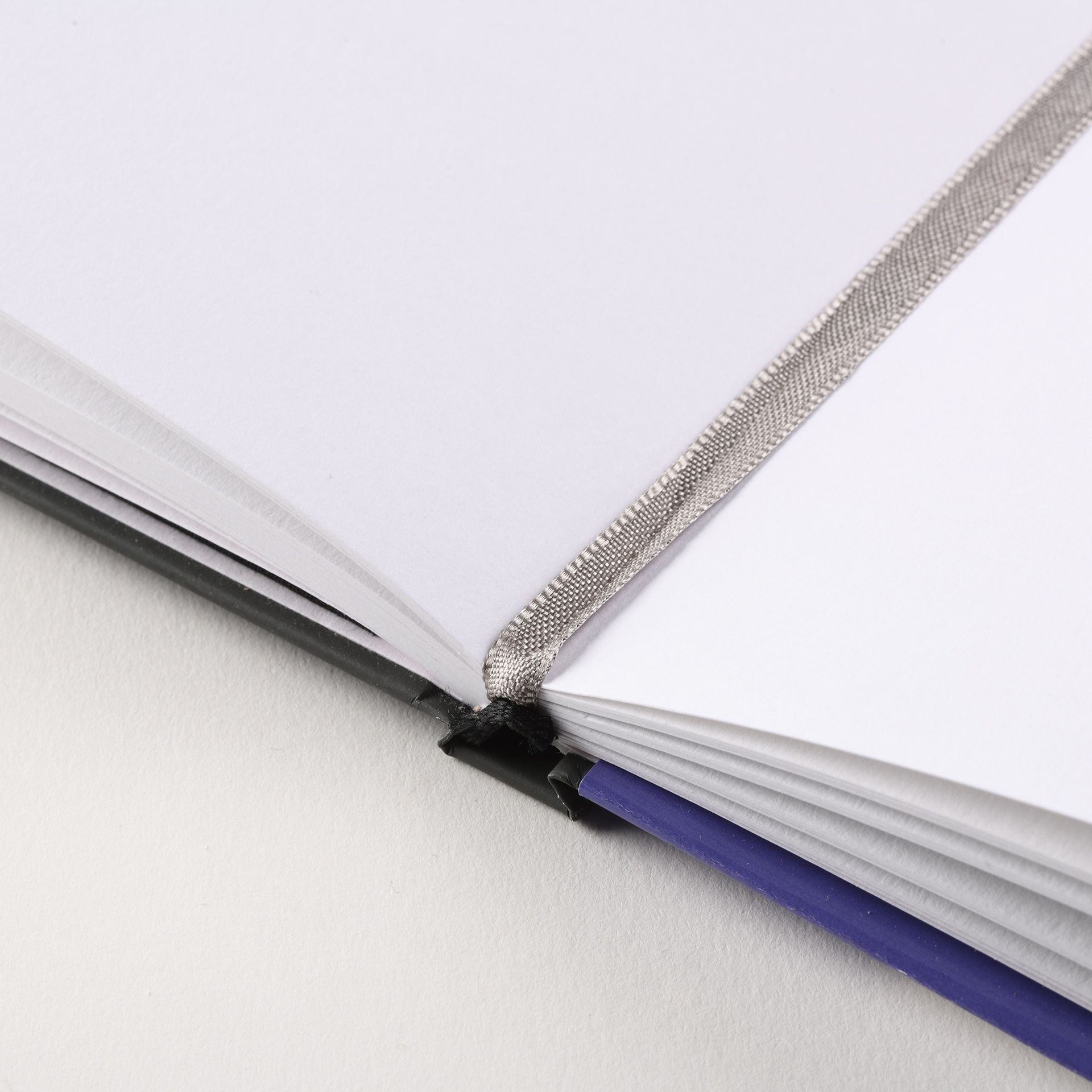 Graduate luonnoskirja MixM 21,6x14cm 200g(72v), vaaka