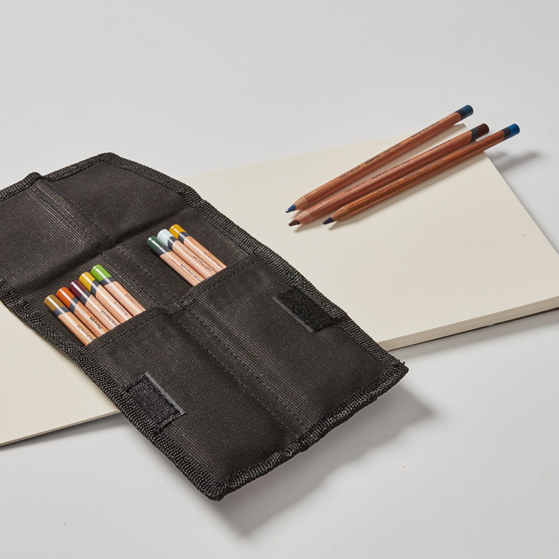 Derwent Pocket Wrap Black