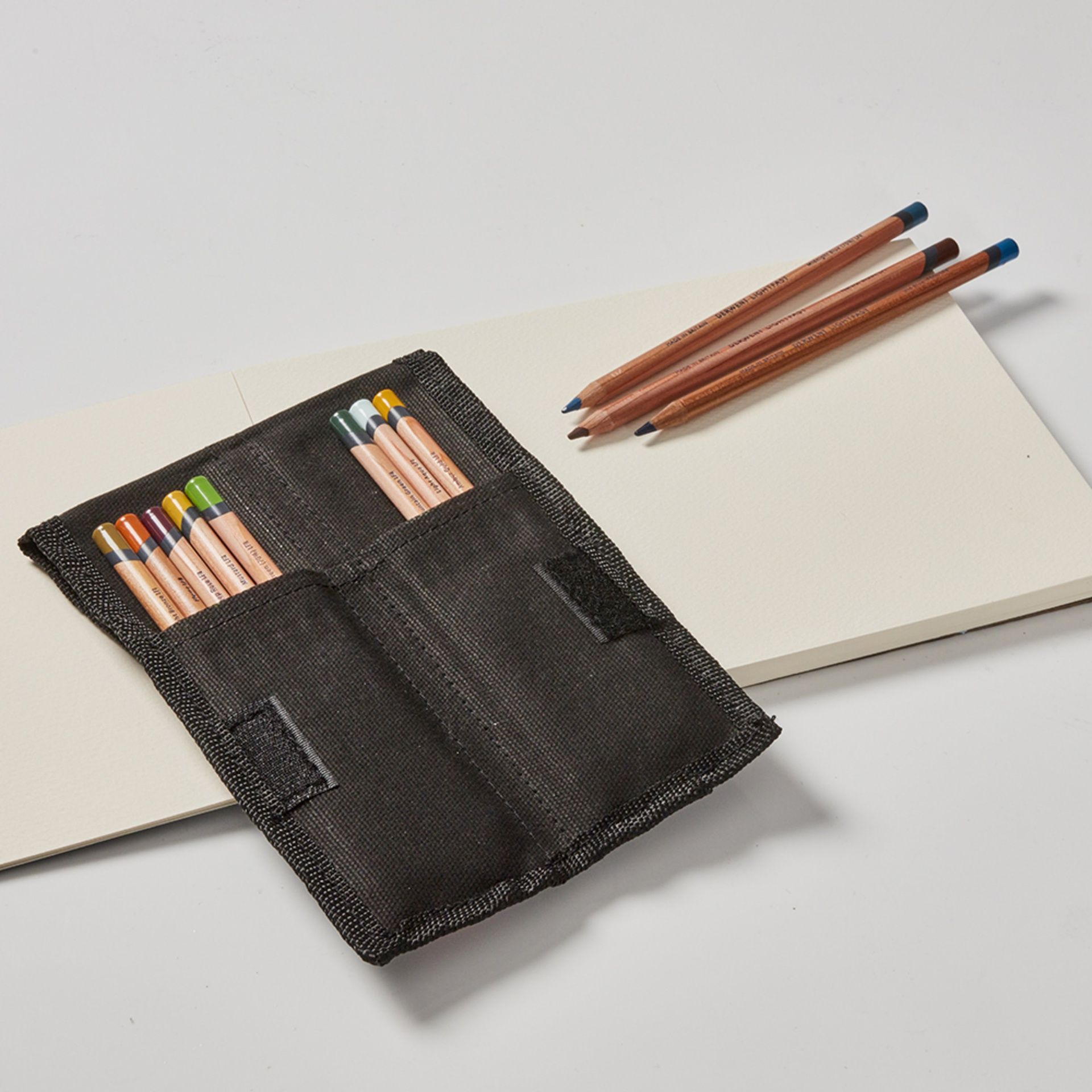 Derwent Pocket Wrap Black