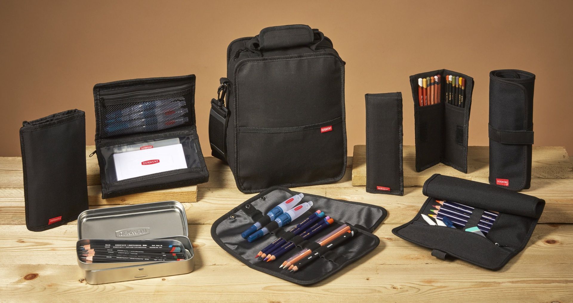 Derwent Pencil Wrap Black, uusi